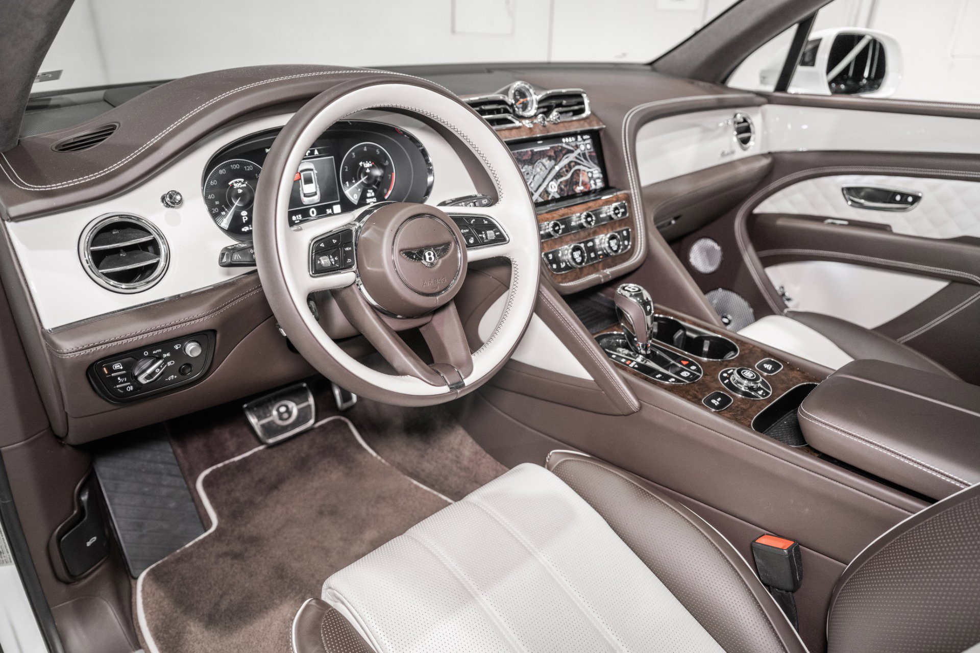 Used 2023 Bentley Bentayga image 19