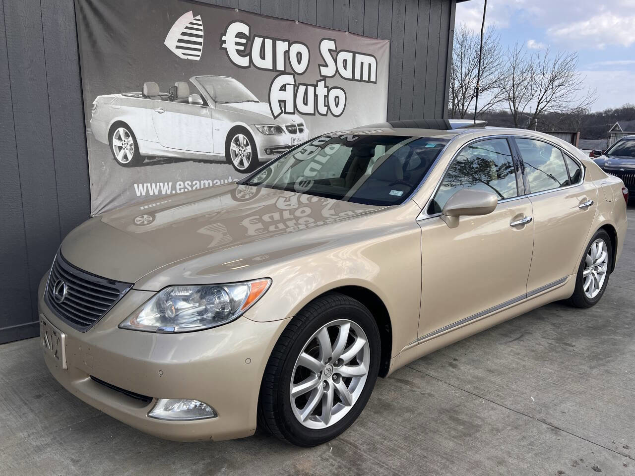 Used 2008 Lexus LS 460 RWD image 2