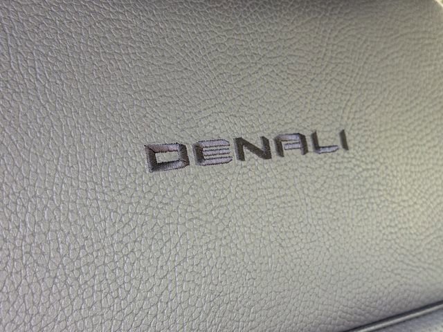 Used 2025 GMC Yukon XL Denali AWD/4WD image 17