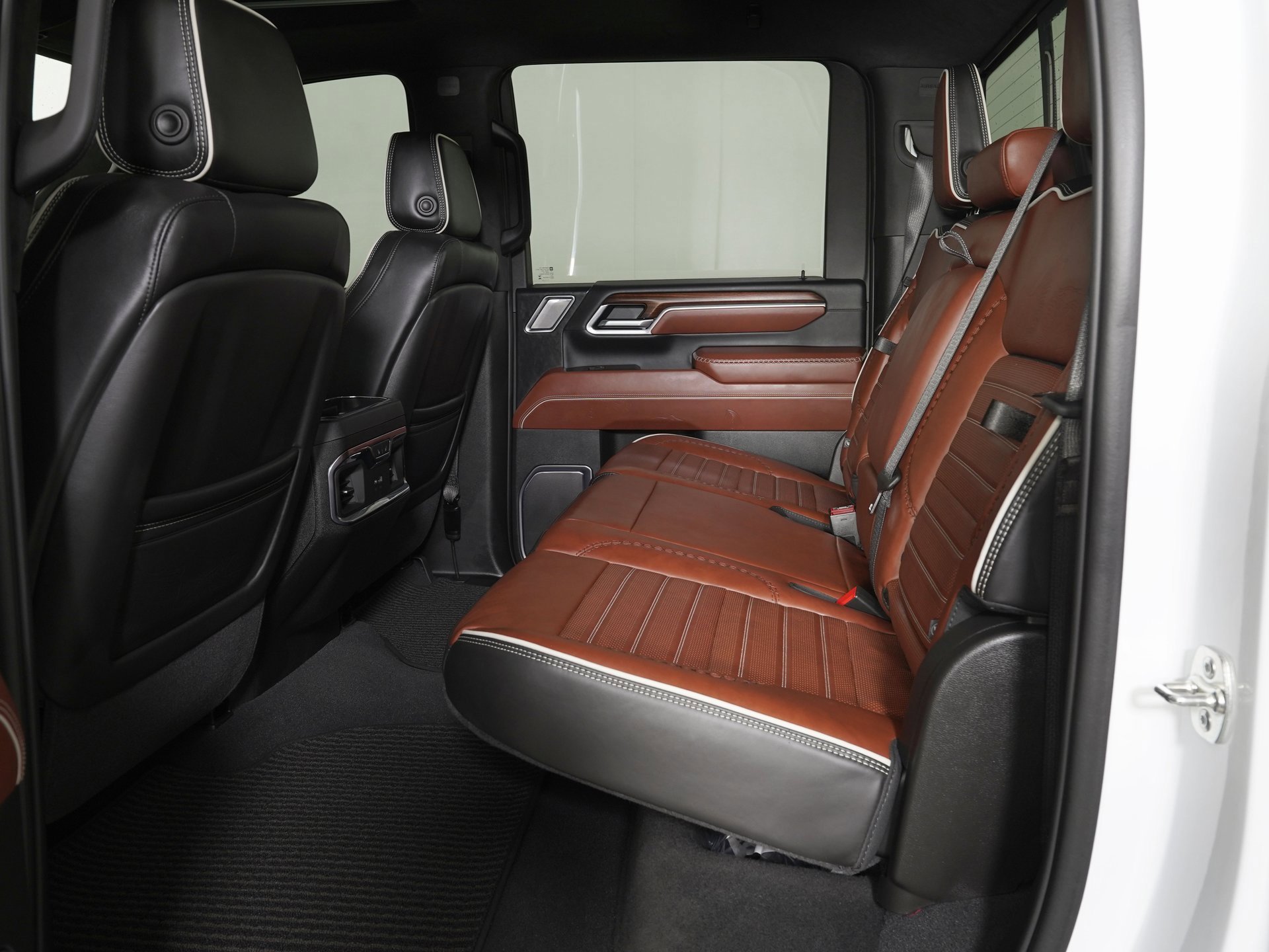 Used 2025 GMC Sierra 3500 Denali Ultimate image 13