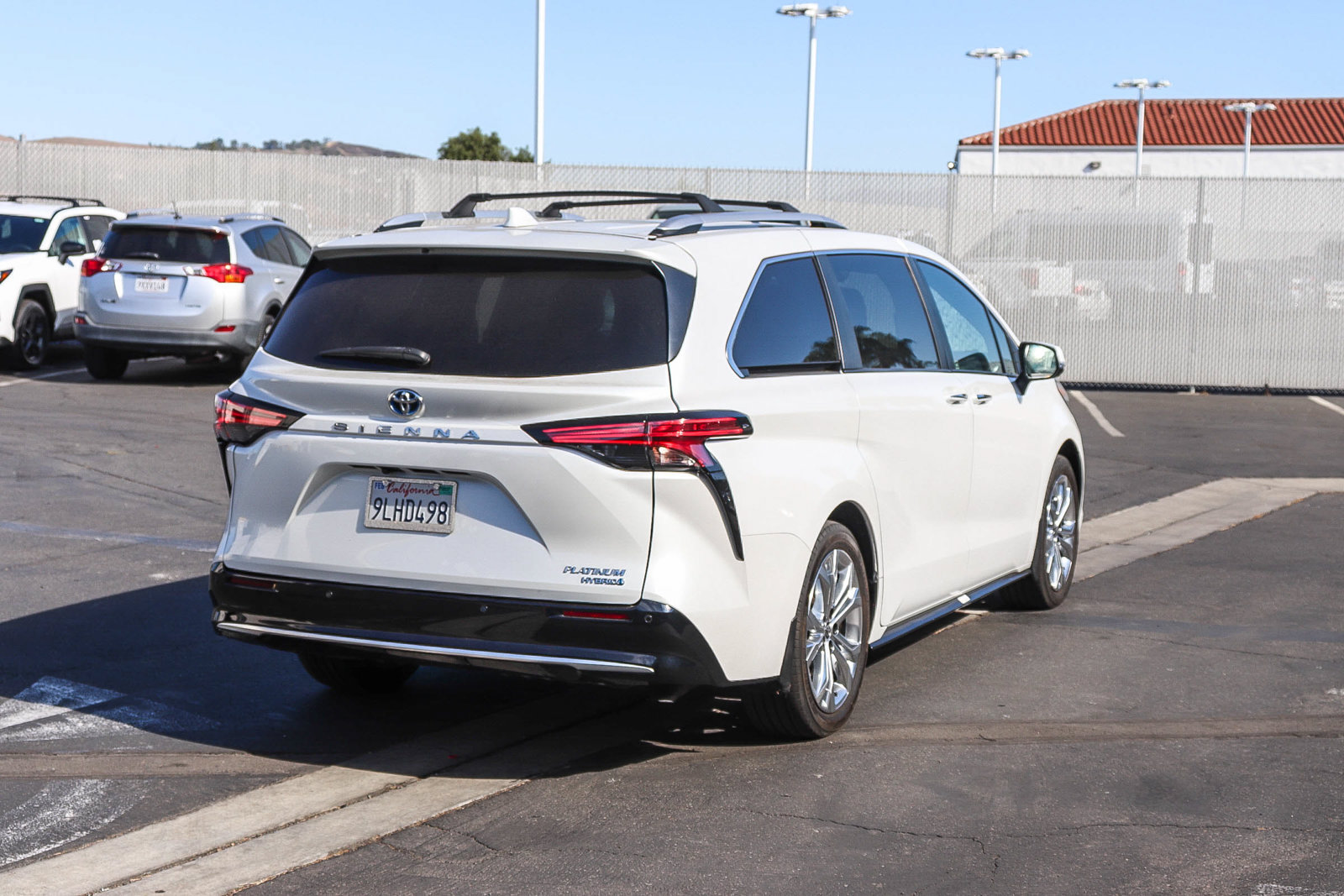 Used 2024 Toyota Sienna Platinum FWD image 9