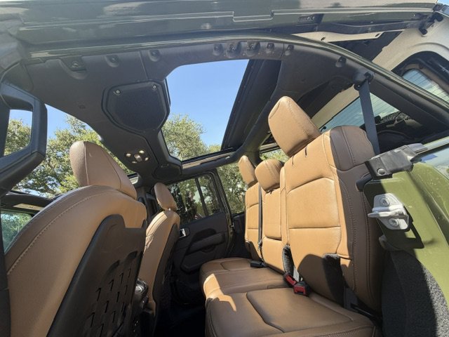 Used 2021 Jeep Wrangler Unlimited Rubicon AWD/4WD image 24