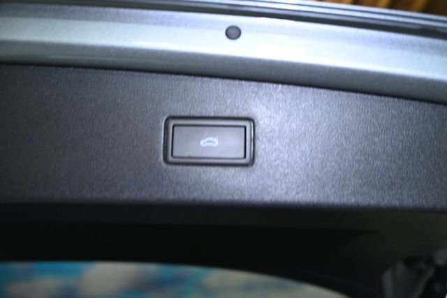 Used 2022 Volkswagen Tiguan SE image 43