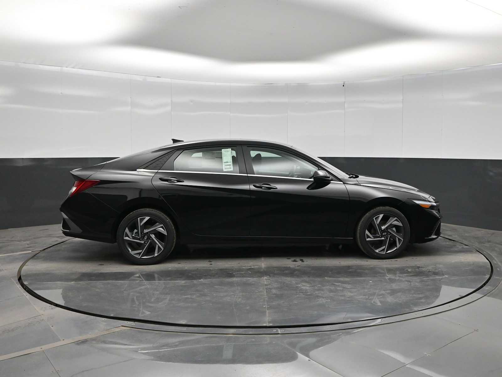 New 2026 Hyundai Elantra Limited FWD image 9