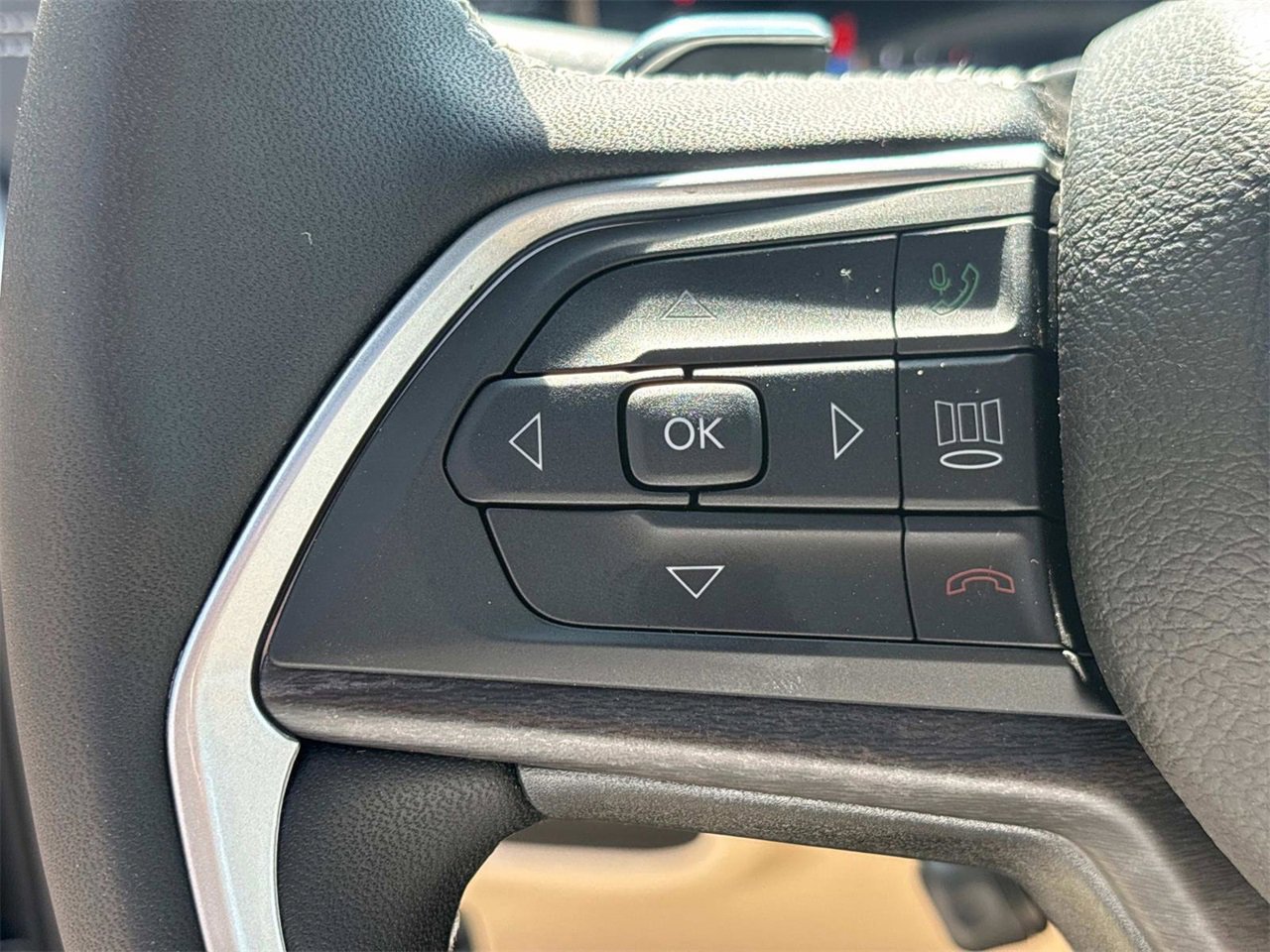 New 2025 Jeep Grand Cherokee Limited w/ Luxury Tech Group II image 12