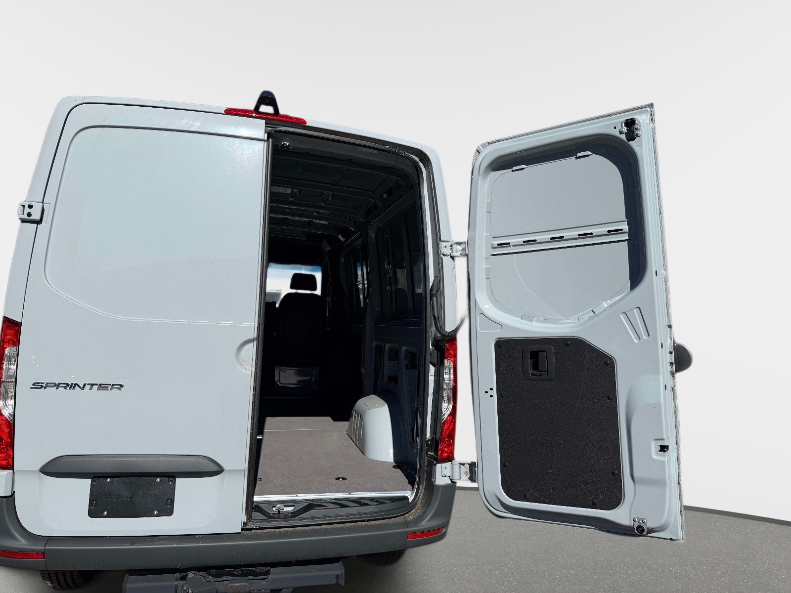 Used 2024 Mercedes-Benz Sprinter 2500 image 13