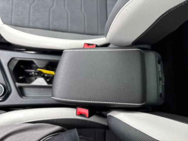 Certified 2025 Volkswagen Taos SE image 28