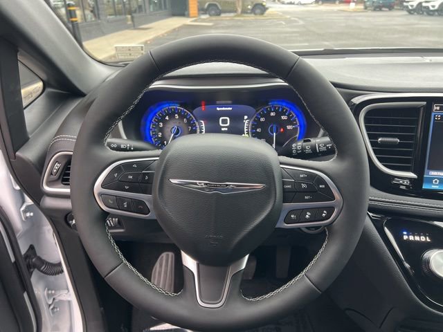 New 2026 Chrysler Pacifica Select image 10