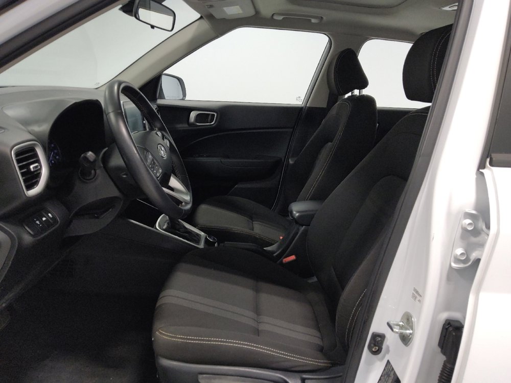 Used 2022 Hyundai Venue SEL image 17