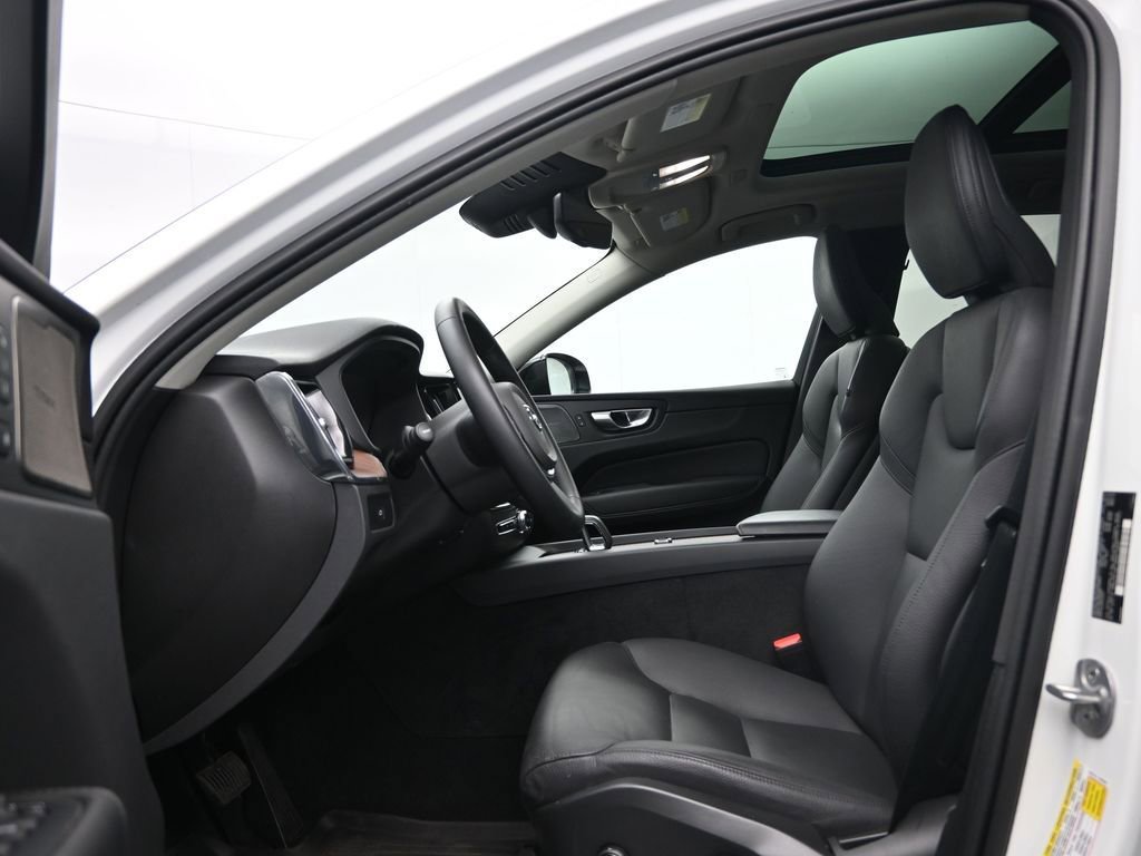 Used 2024 Volvo XC60 B5 Plus w/ Protection Package Premier image 19