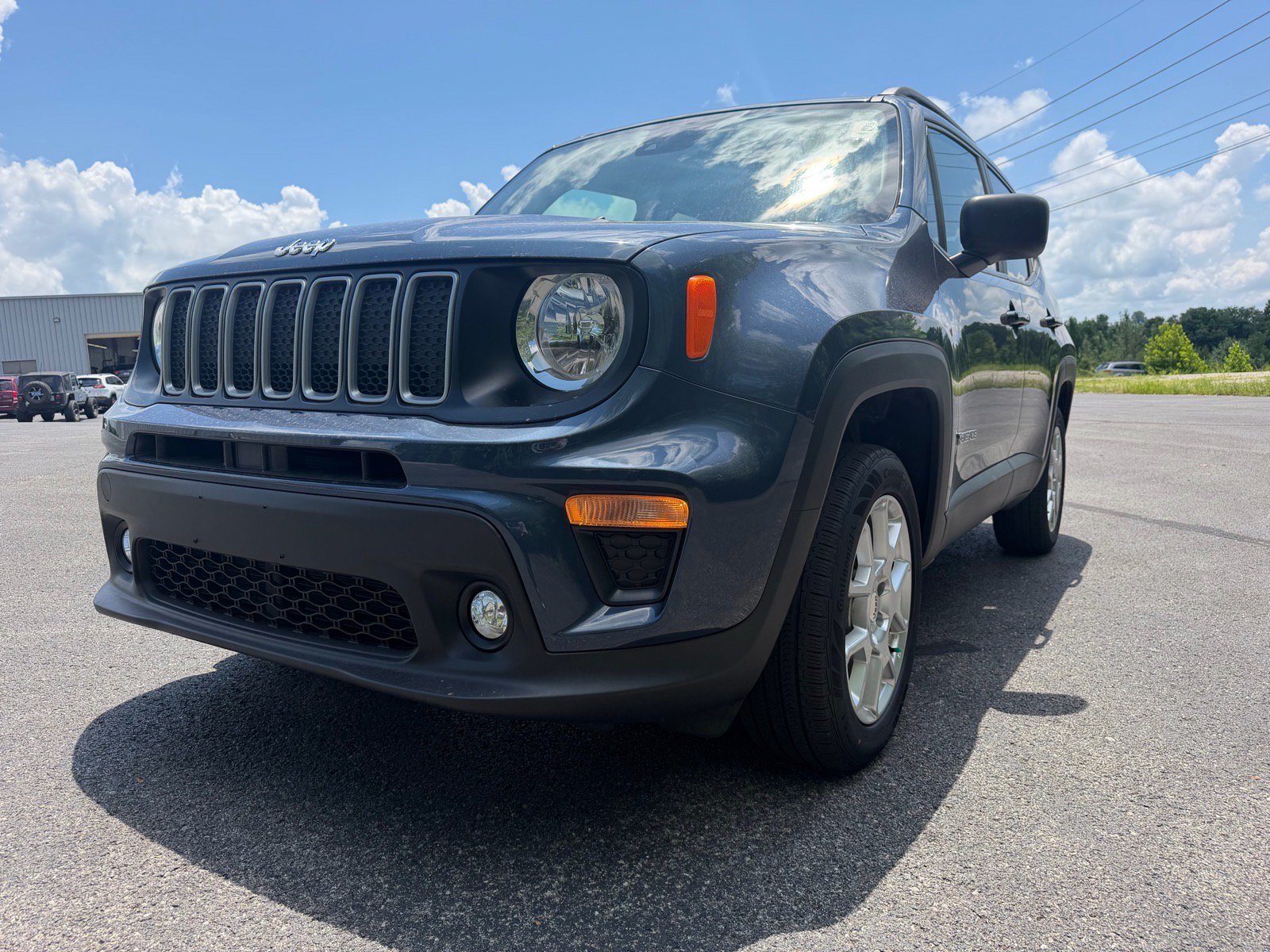 Used 2022 Jeep Renegade Latitude AWD/4WD image 8