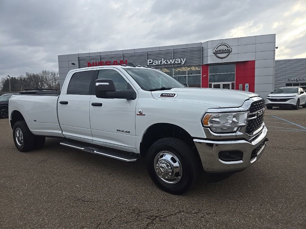 Used 2024 RAM 3500 Big Horn AWD/4WD image 1