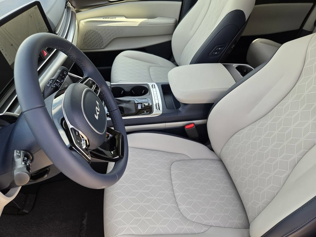 New 2026 Kia Carnival SX w/ SX Dark Edition Package FWD image 9
