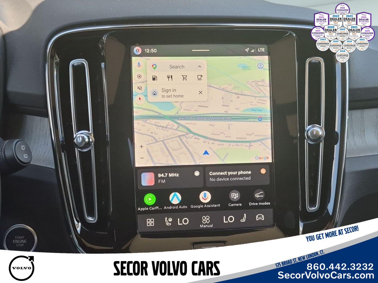 Used 2026 Volvo XC40 B5 Plus AWD/4WD image 14