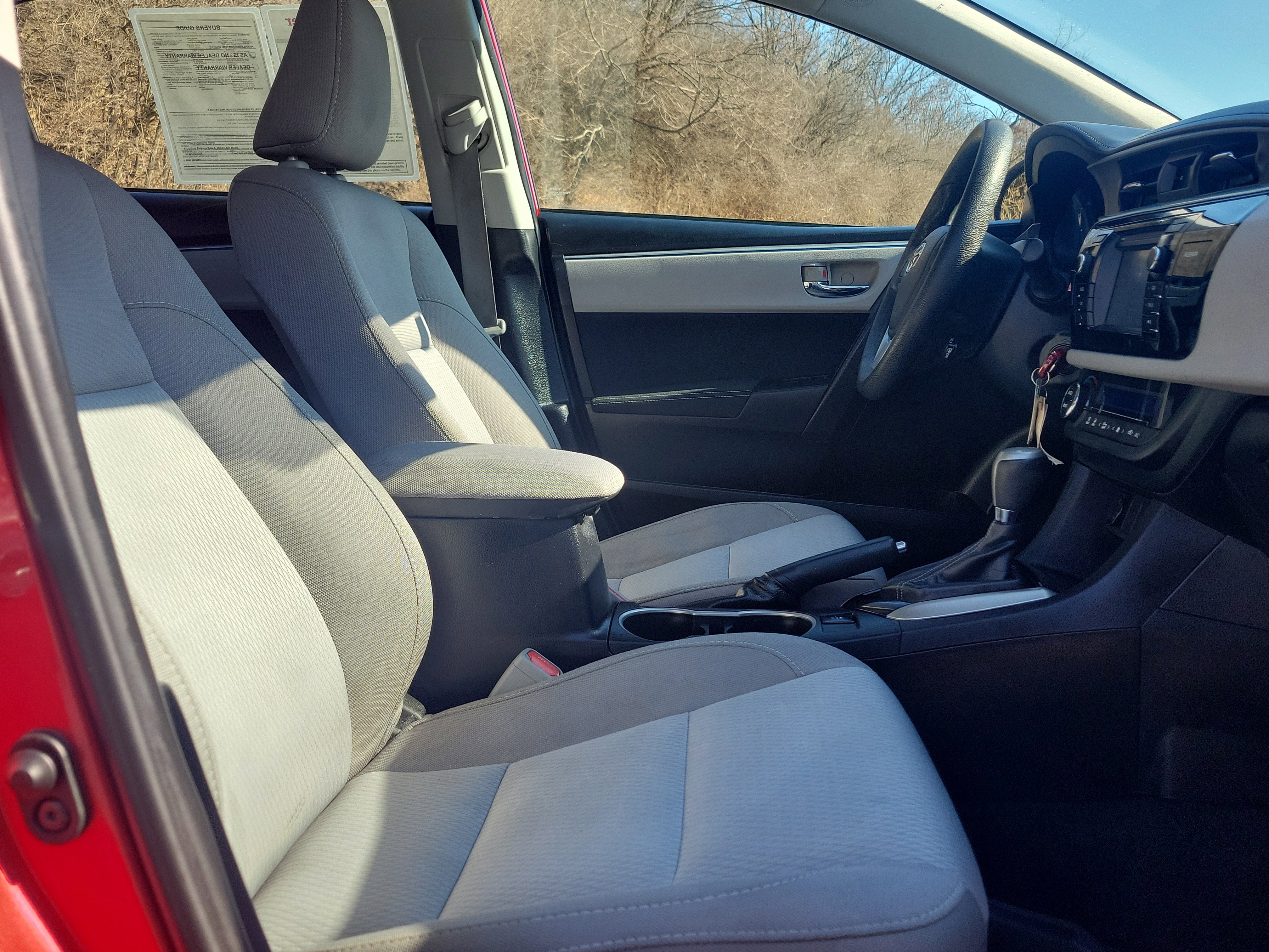 Used 2015 Toyota Corolla LE image 32