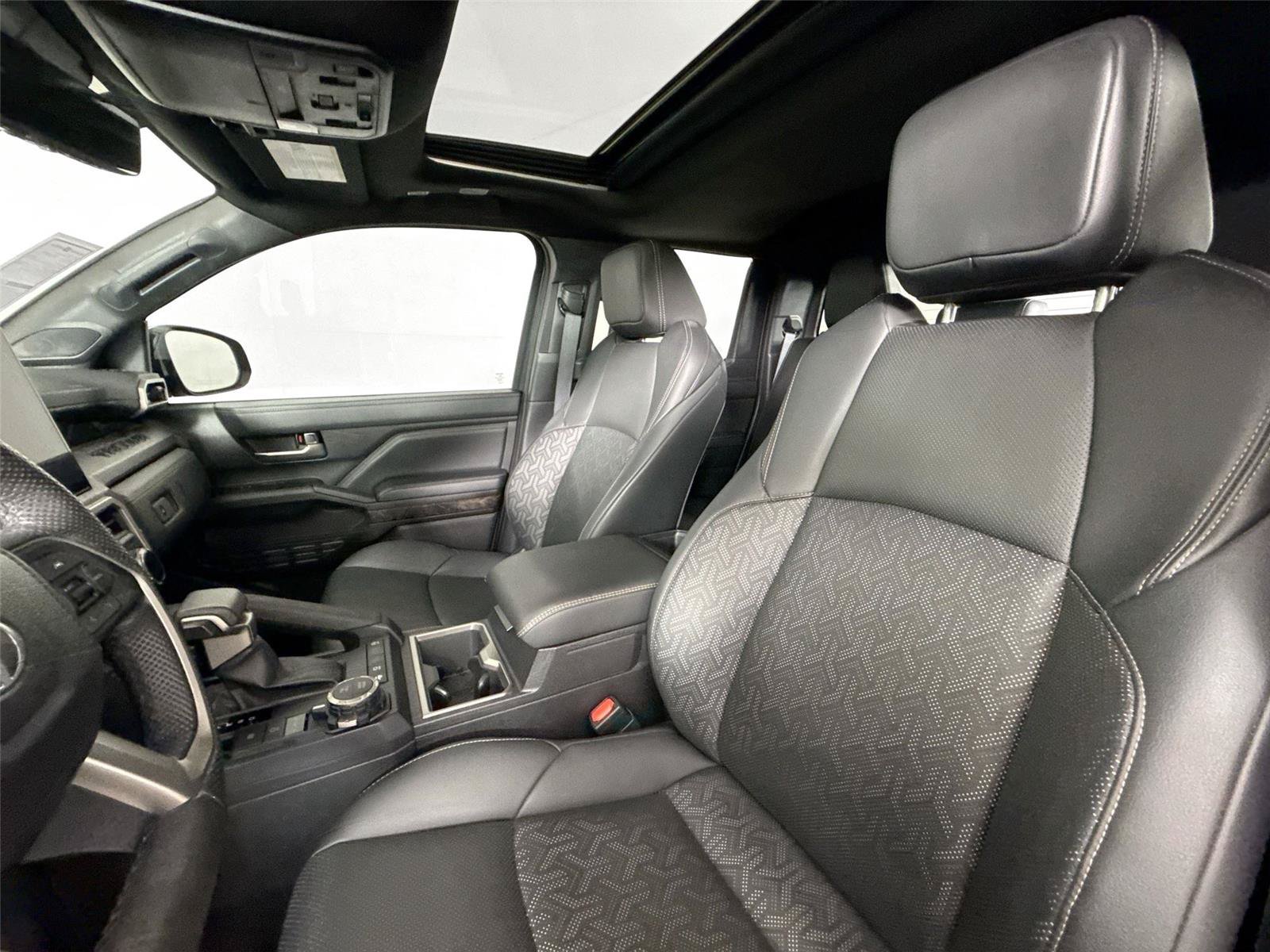 Used 2024 Toyota Tacoma Limited w/ Limited Package (LT) AWD/4WD image 3