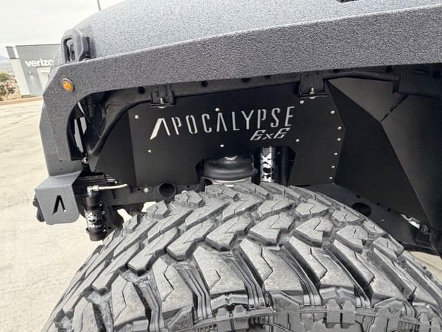 Used 2023 Jeep Gladiator Willys AWD/4WD image 4