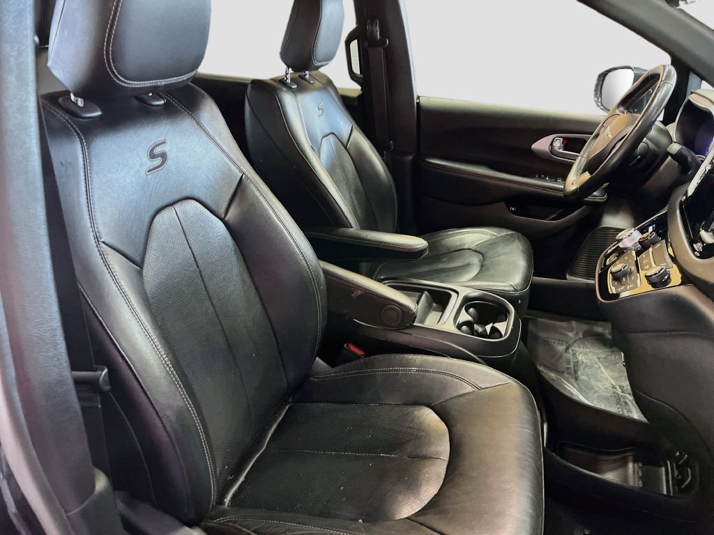 Used 2020 Chrysler Pacifica Touring-L w/ S Appearance Package FWD image 29