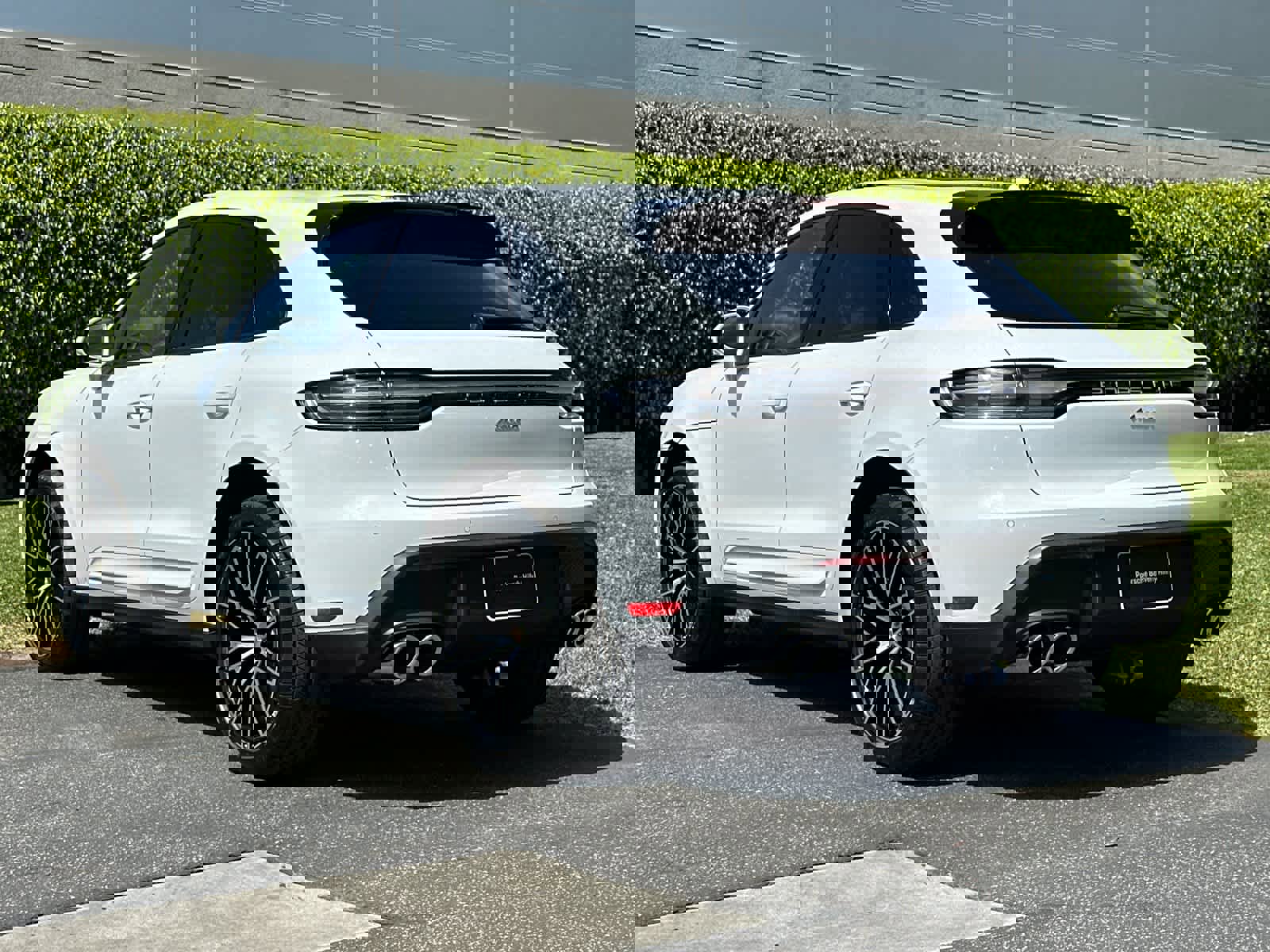 New 2026 Porsche Macan AWD/4WD image 3