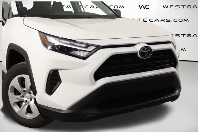 Used 2025 Toyota RAV4 LE image 40