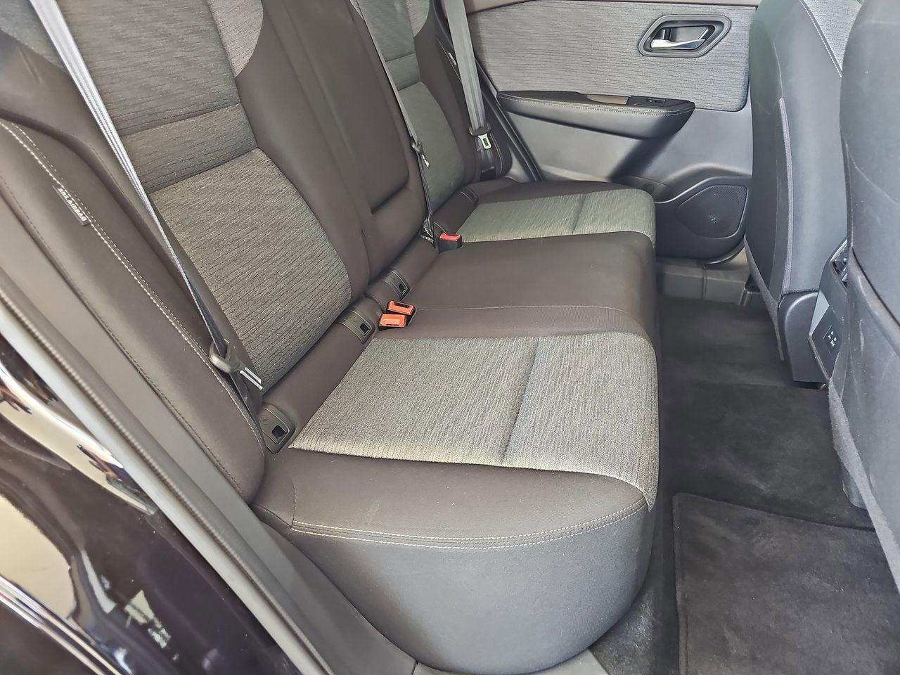 Used 2023 Nissan Rogue SV image 18