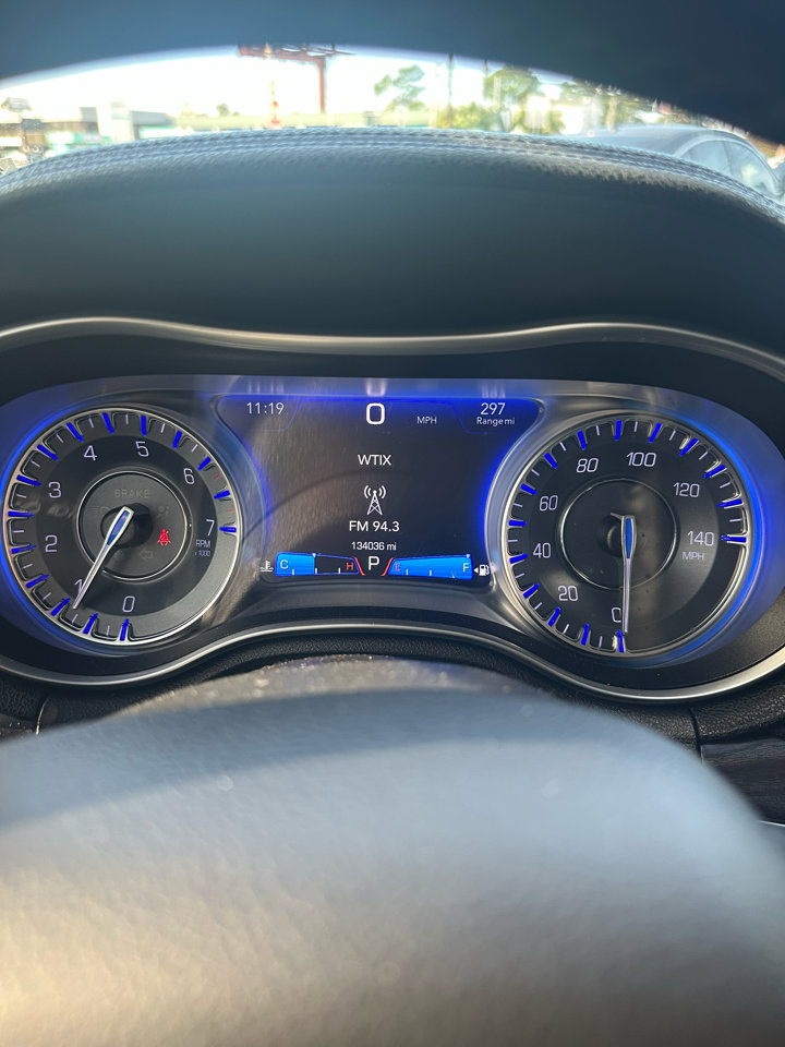 Used 2018 Chrysler 300 Touring L image 9