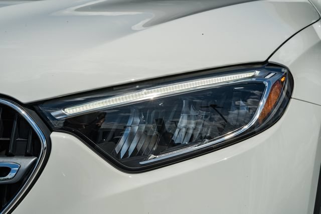 Used 2025 Mercedes-Benz GLC 350e 4MATIC image 13