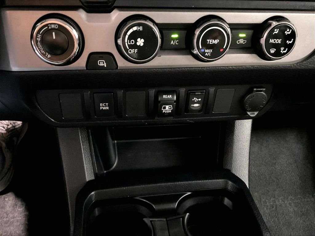 Used 2018 Toyota Tacoma SR5 AWD/4WD image 25