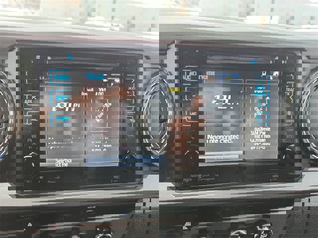 Used 2018 Toyota Tacoma TRD Sport image 21