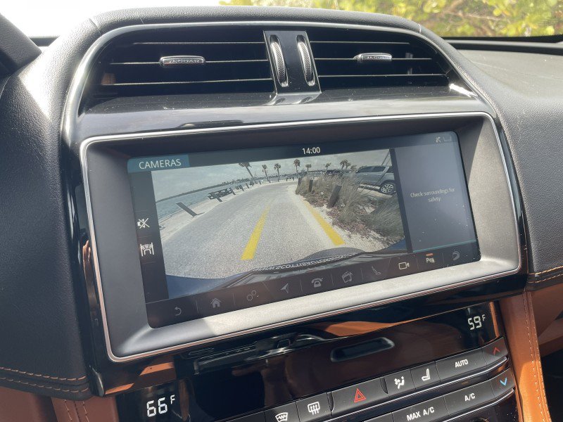 Used 2020 Jaguar F-PACE SVR image 20