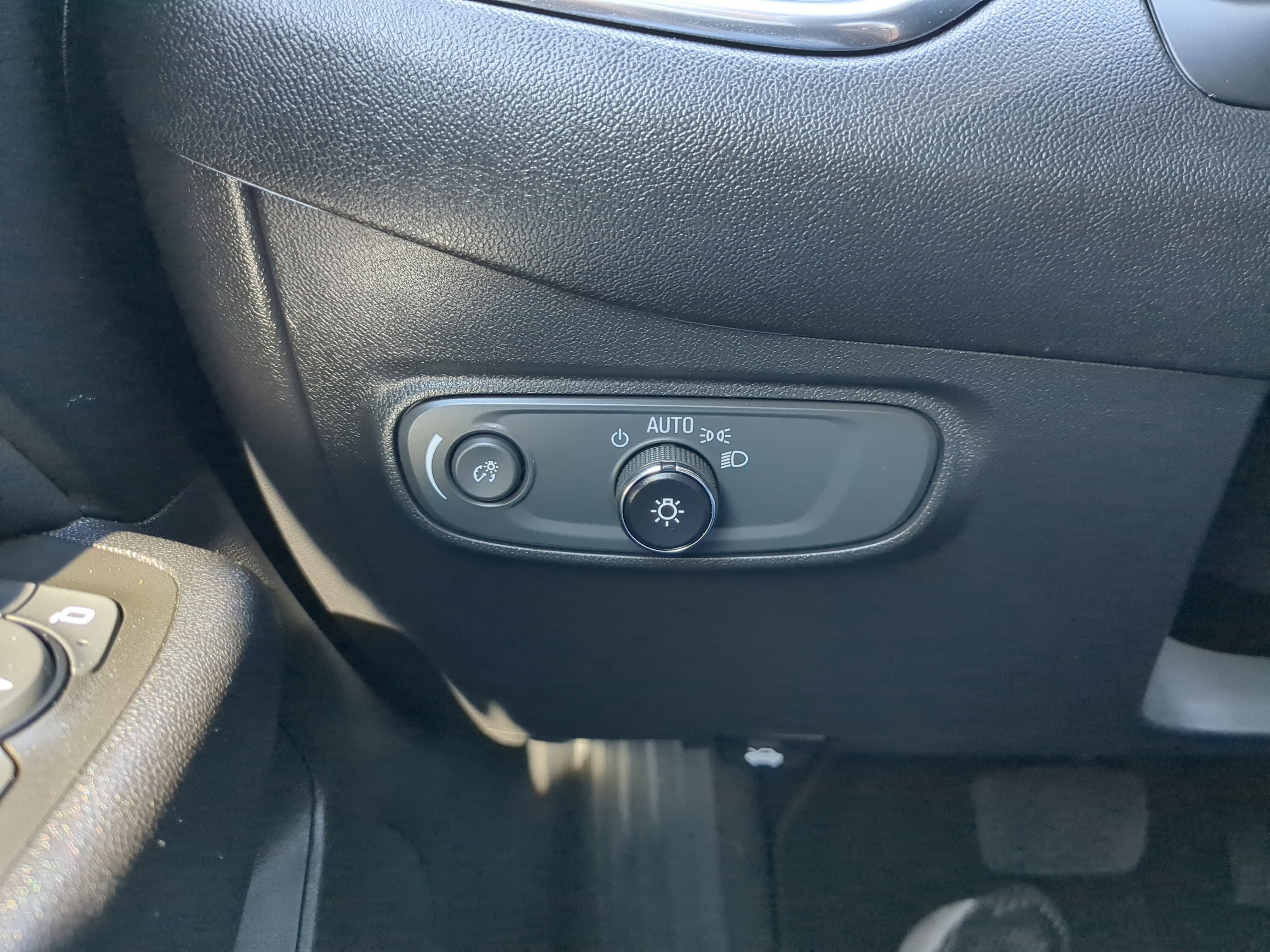 Used 2023 Chevrolet Equinox LT image 28