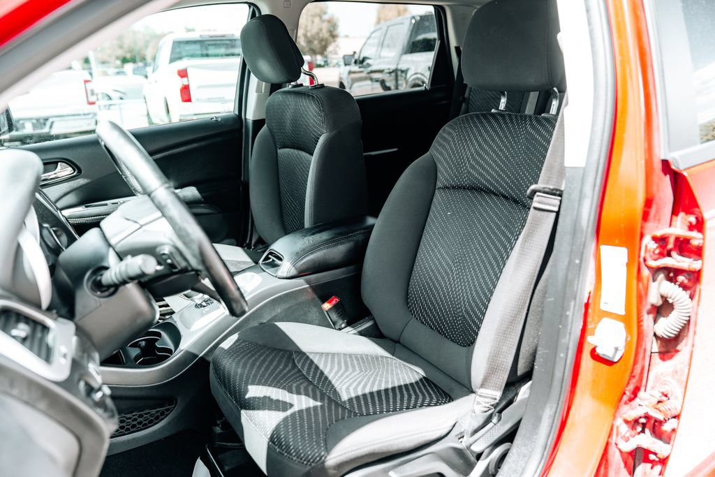 Used 2018 Dodge Journey SXT w/ Connectivity Group FWD image 17