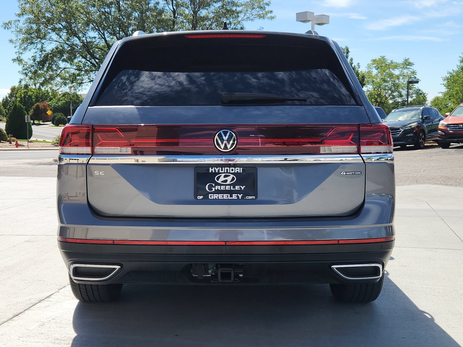 Used 2024 Volkswagen Atlas SE AWD/4WD image 4
