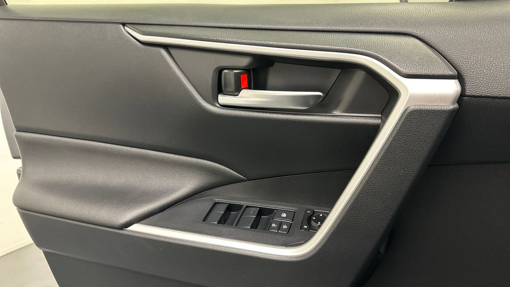 Certified 2019 Toyota RAV4 XLE w/ Convenience Package AWD/4WD image 18
