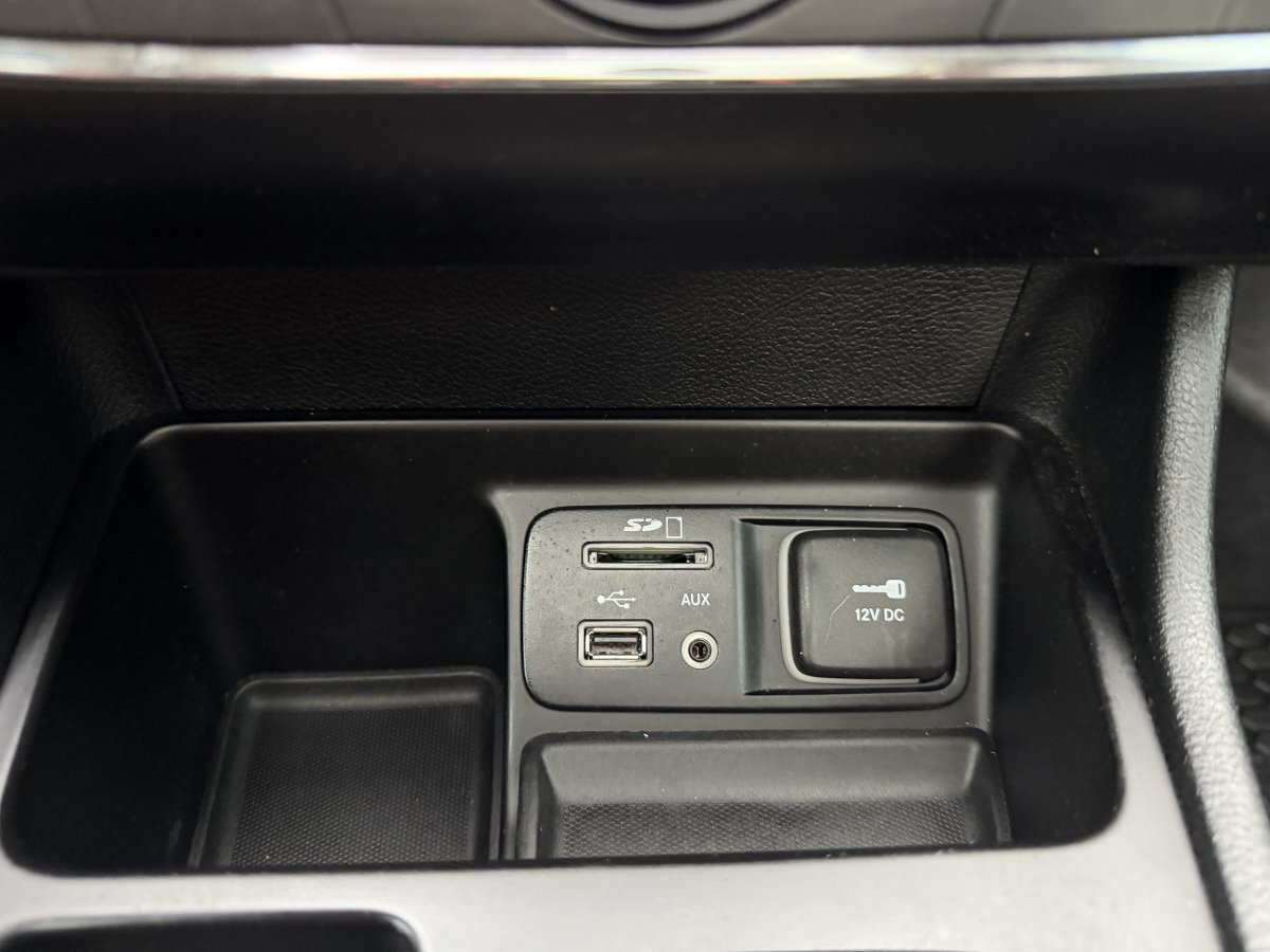 Used 2016 Jeep Cherokee 75th Anniversary FWD image 31