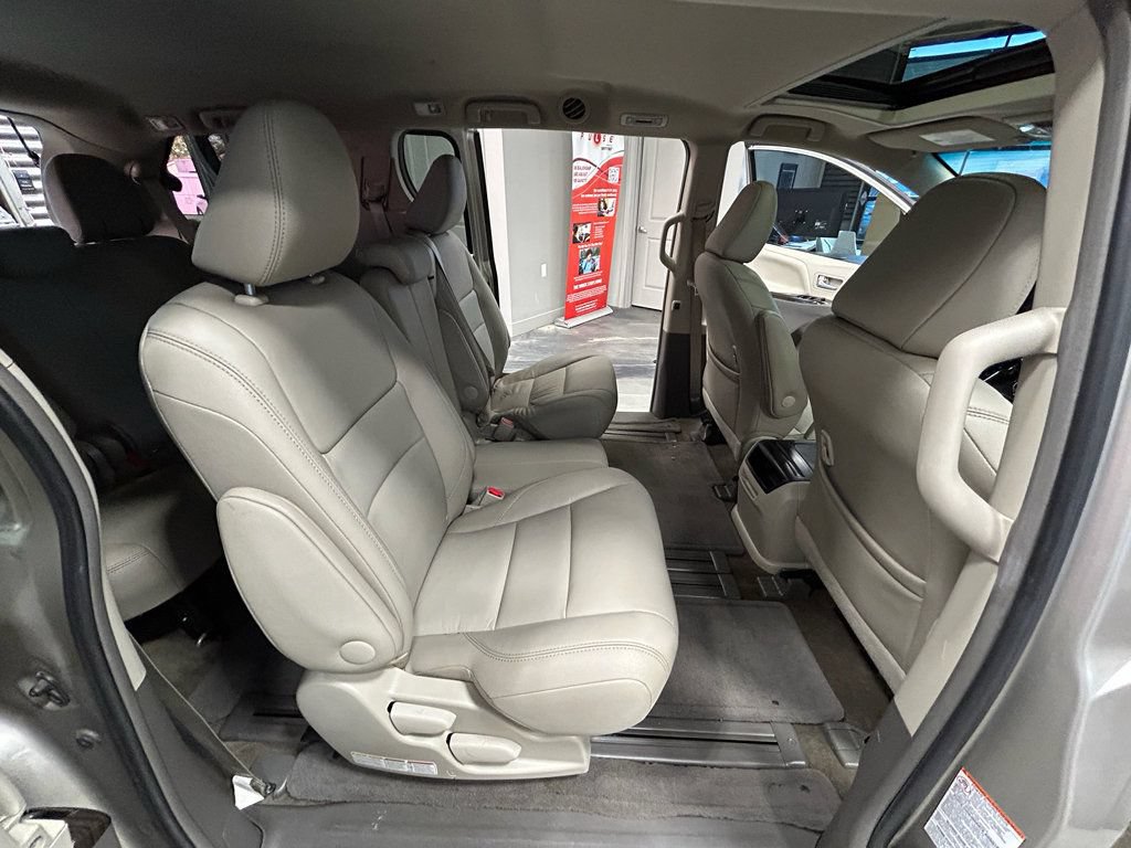 Used 2017 Toyota Sienna XLE w/ XLE Navigation Package FWD image 45