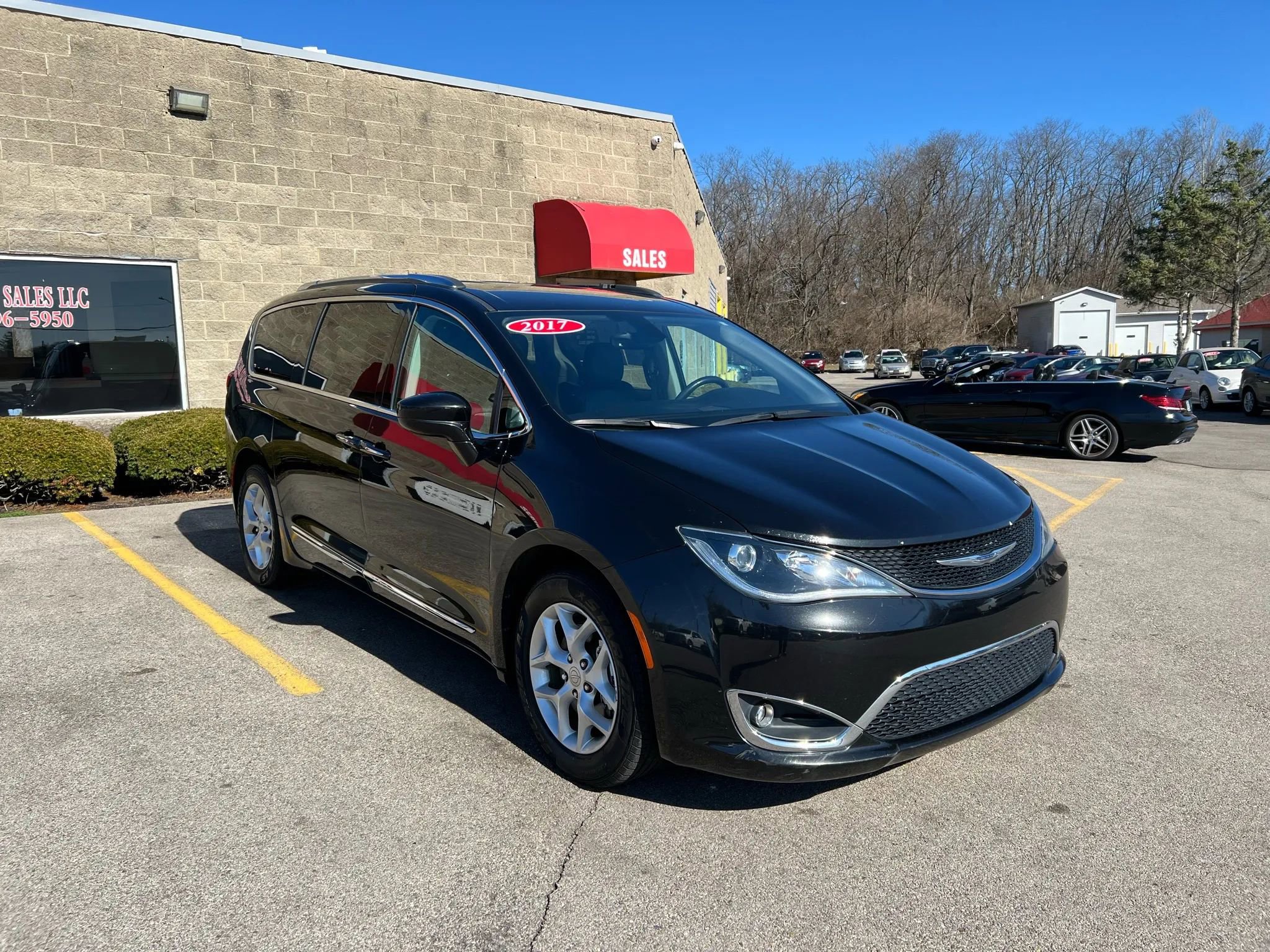 Used 2017 Chrysler Pacifica Touring-L Plus w/ Tire & Wheel Group image 3