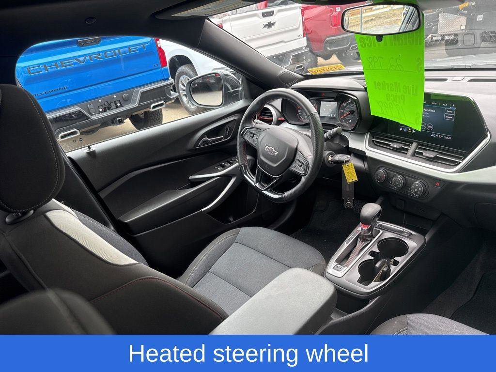 Certified 2024 Chevrolet Trax RS w/ Sunroof Package FWD image 14