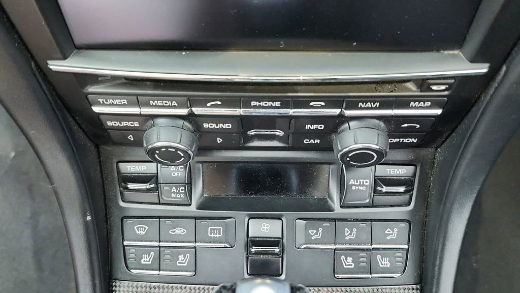 Used 2015 Porsche 911 Turbo S image 24