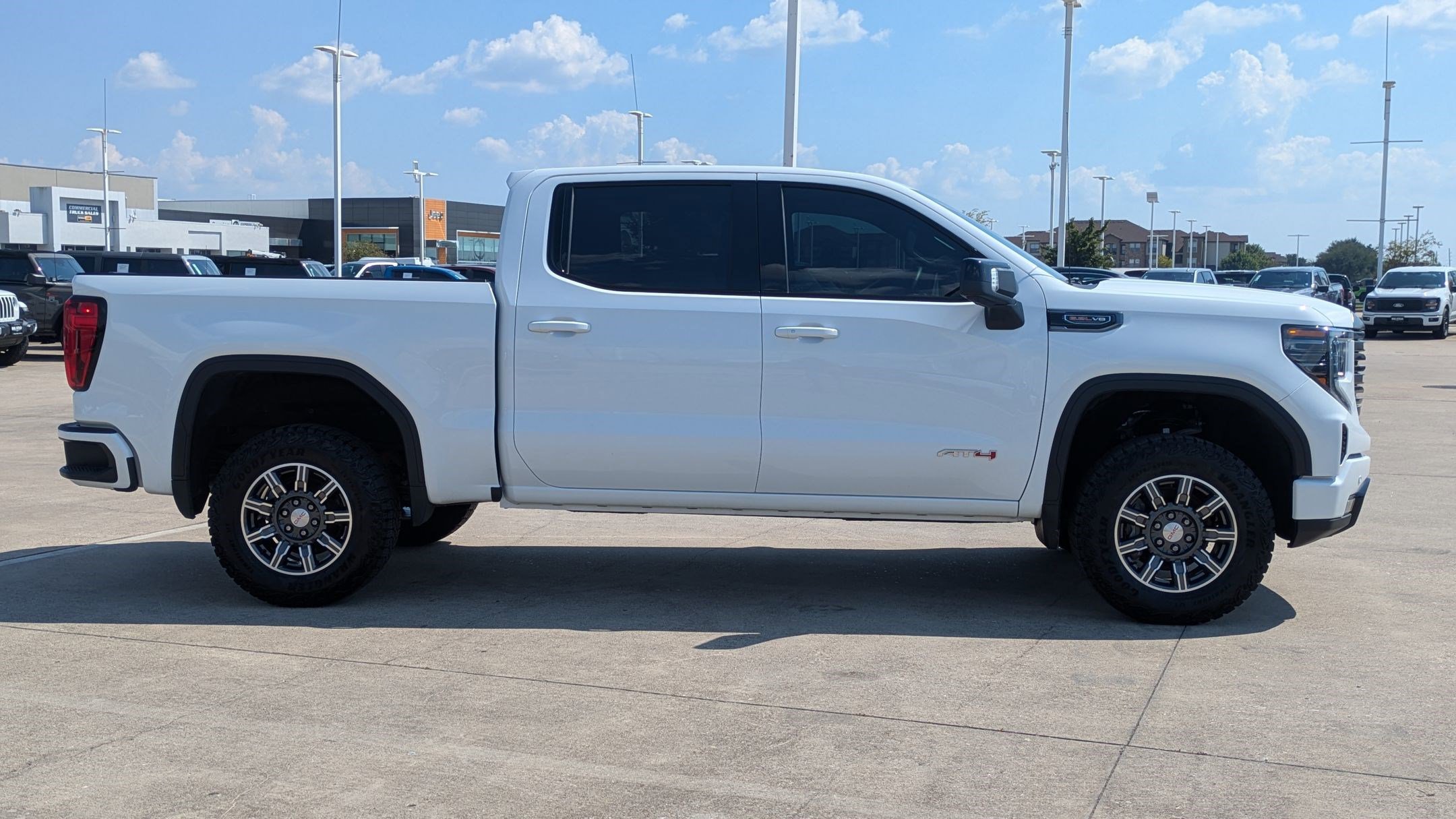 Used 2024 GMC Sierra 1500 AT4 image 2
