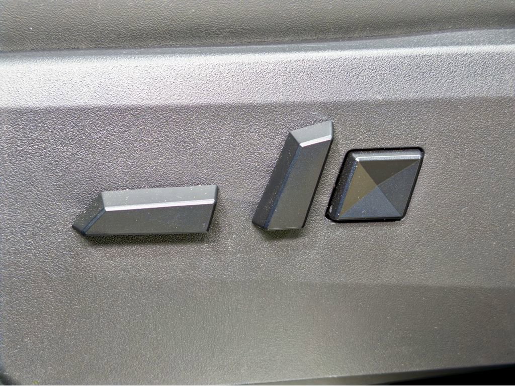 Used 2025 Tesla Cybertruck AWD Crew Cab image 6