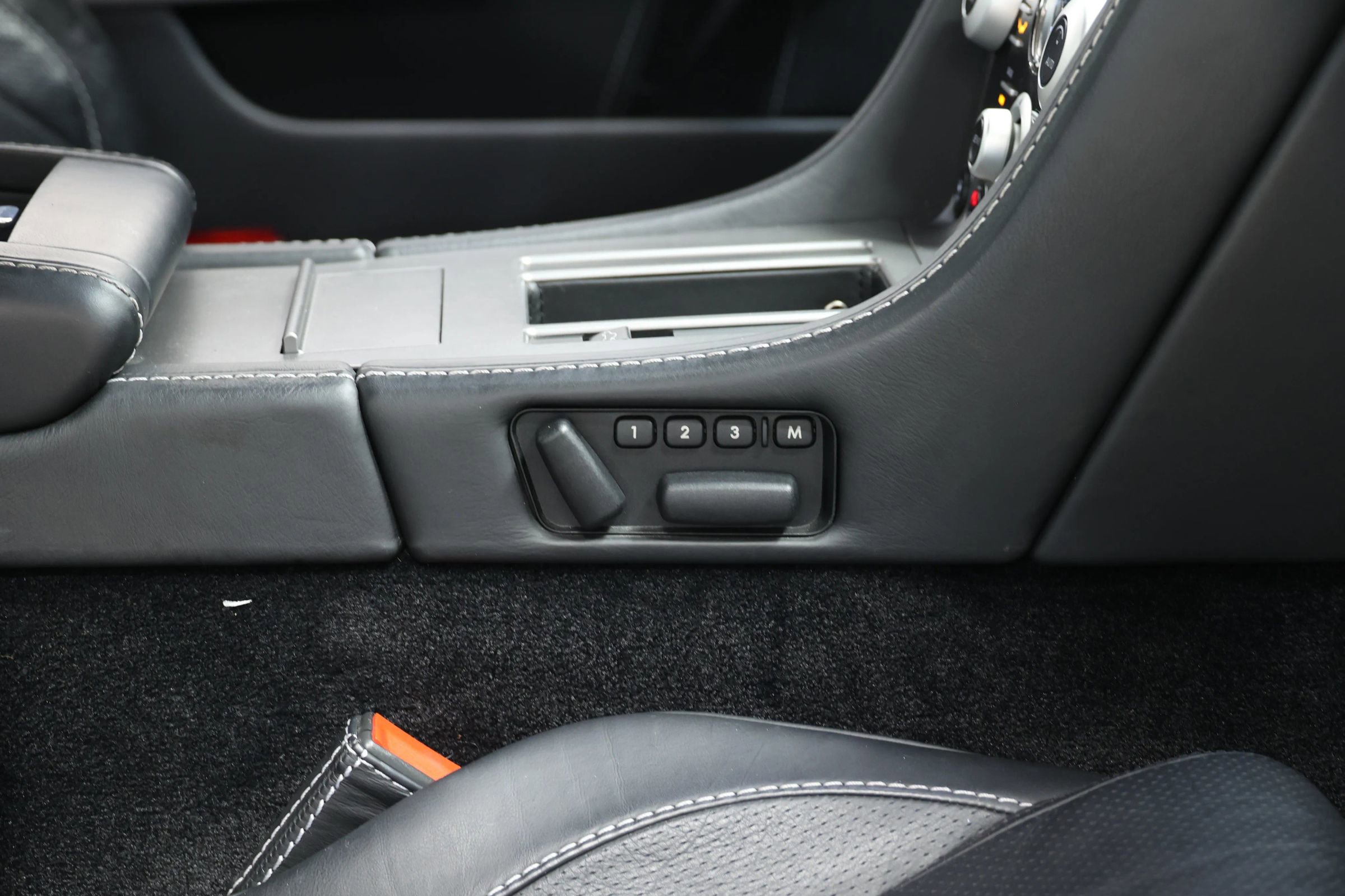 Used 2011 Aston Martin V8 Vantage Coupe image 63