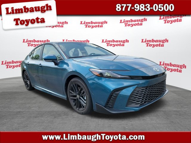 Used 2025 Toyota Camry SE image 1