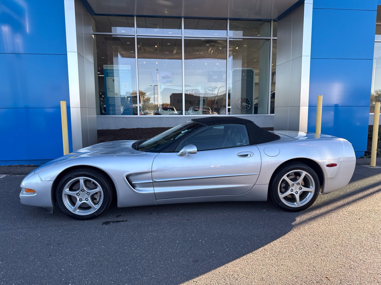 Used 2002 Chevrolet Corvette Convertible w/ Preferred Equipment Group2 RWD image 8