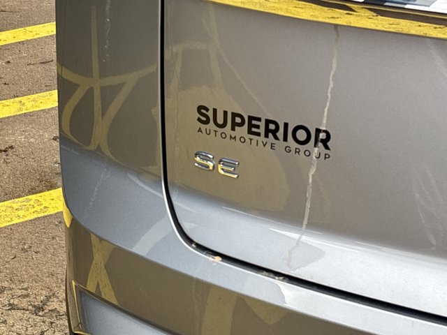 Used 2025 Volkswagen Atlas Cross Sport SE image 5