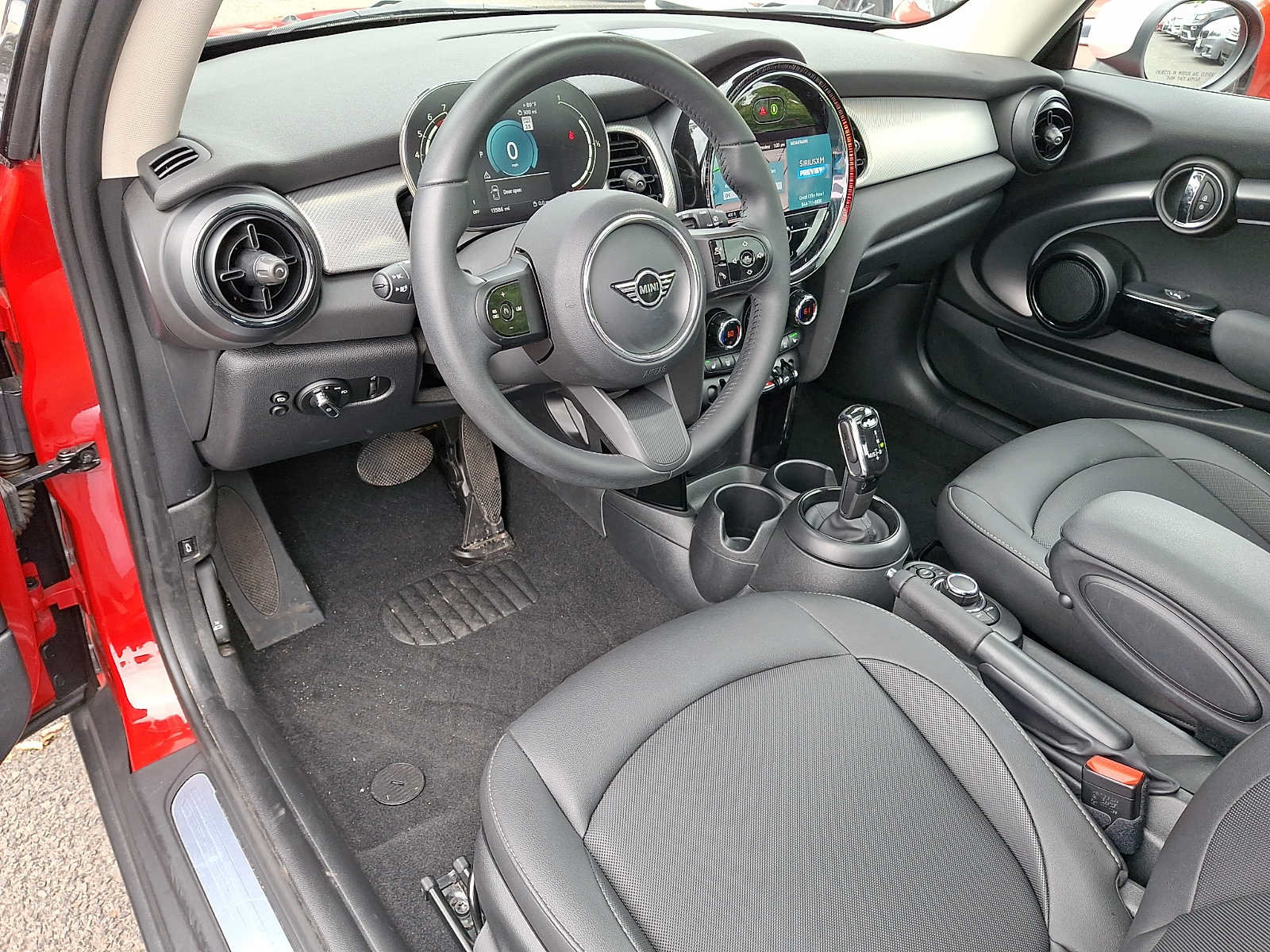 Used 2024 MINI Cooper 2-Door Hardtop FWD image 10