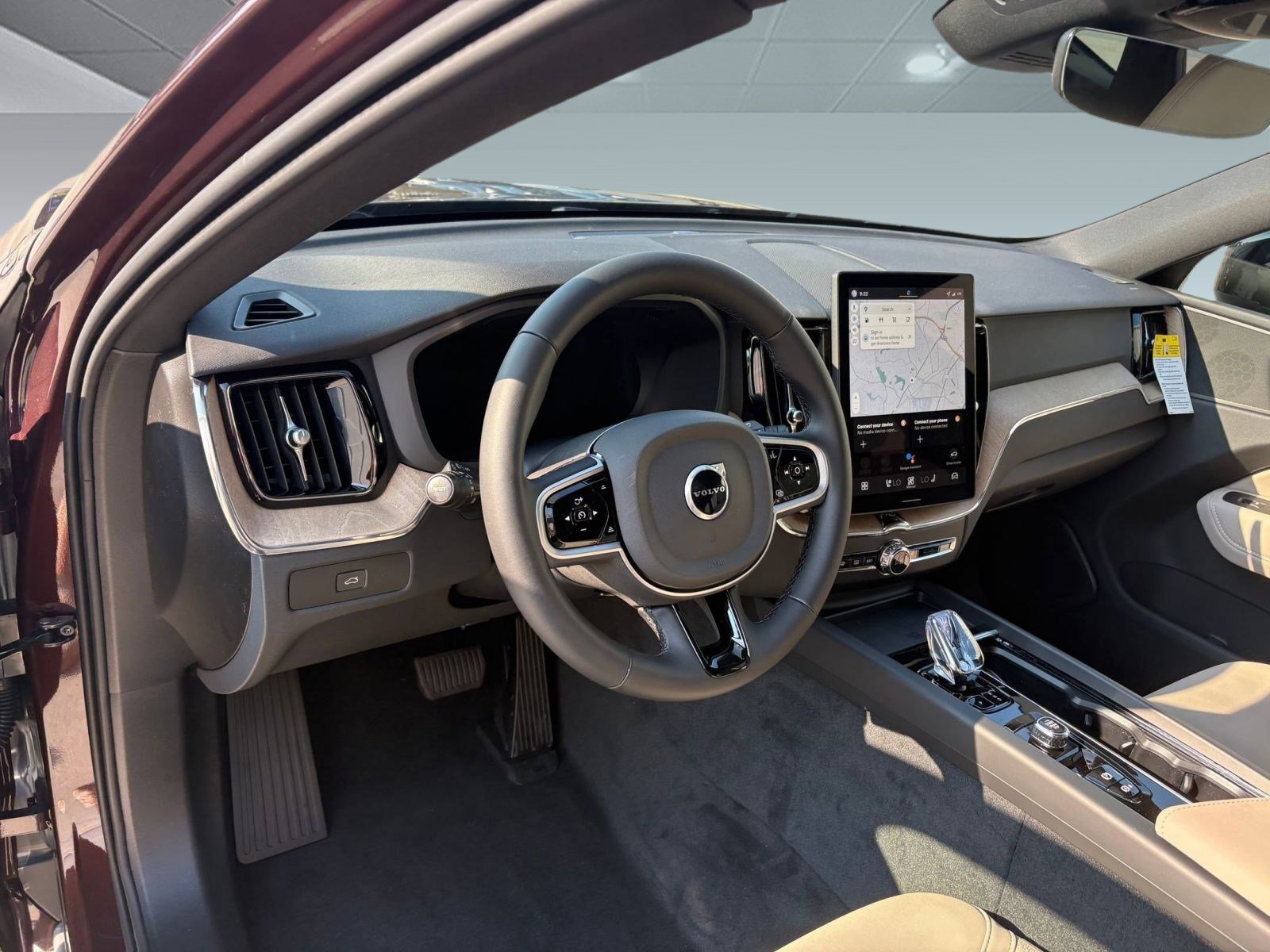 New 2026 Volvo XC60 B5 Plus w/ Climate Package image 4