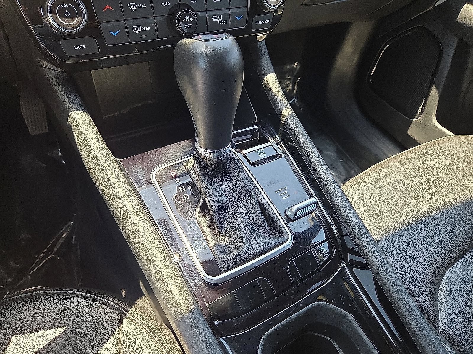 Used 2025 Jeep Compass Limited AWD/4WD image 30