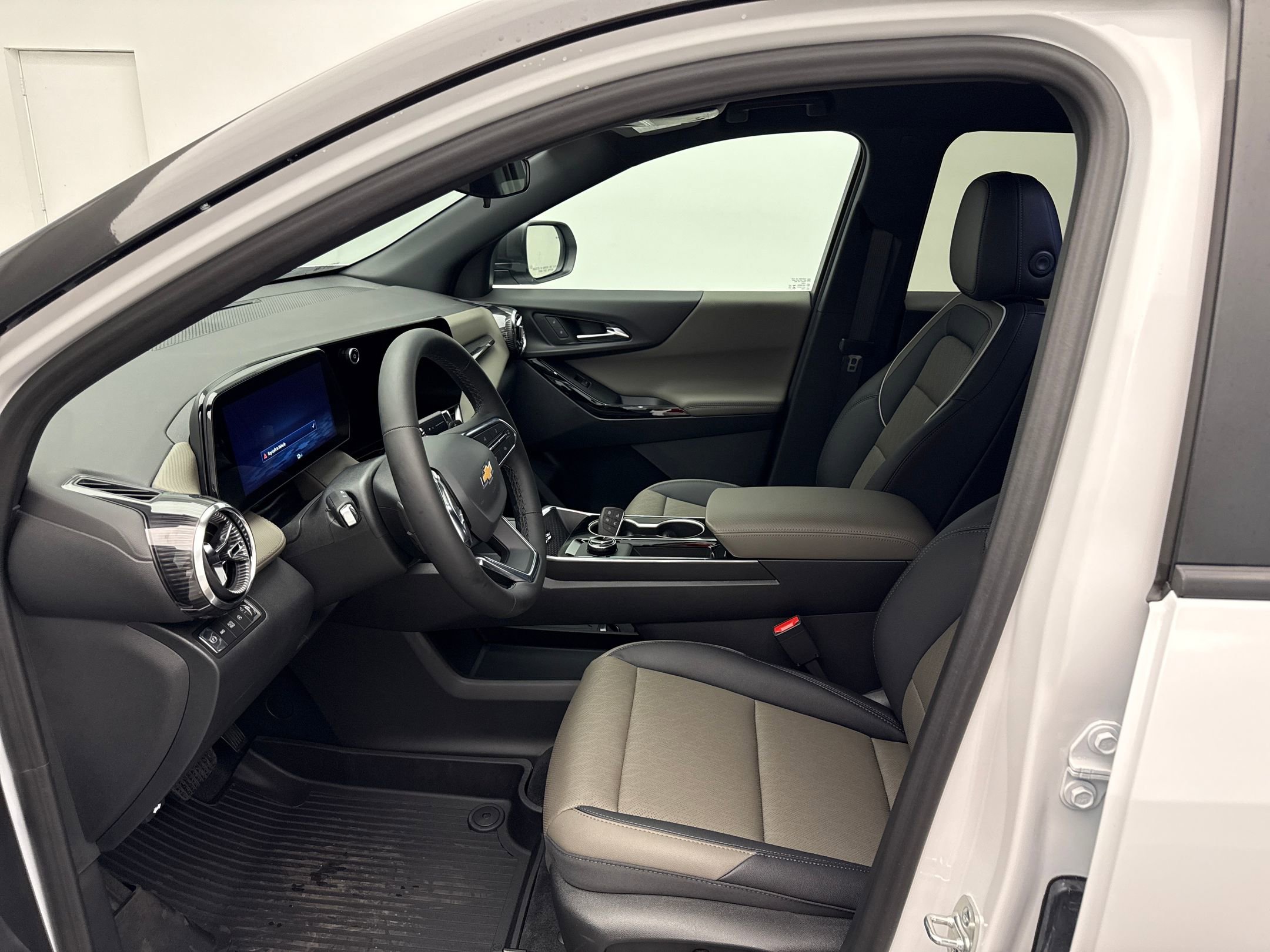 New 2026 Chevrolet Equinox LT w/ Convenience Package II image 5
