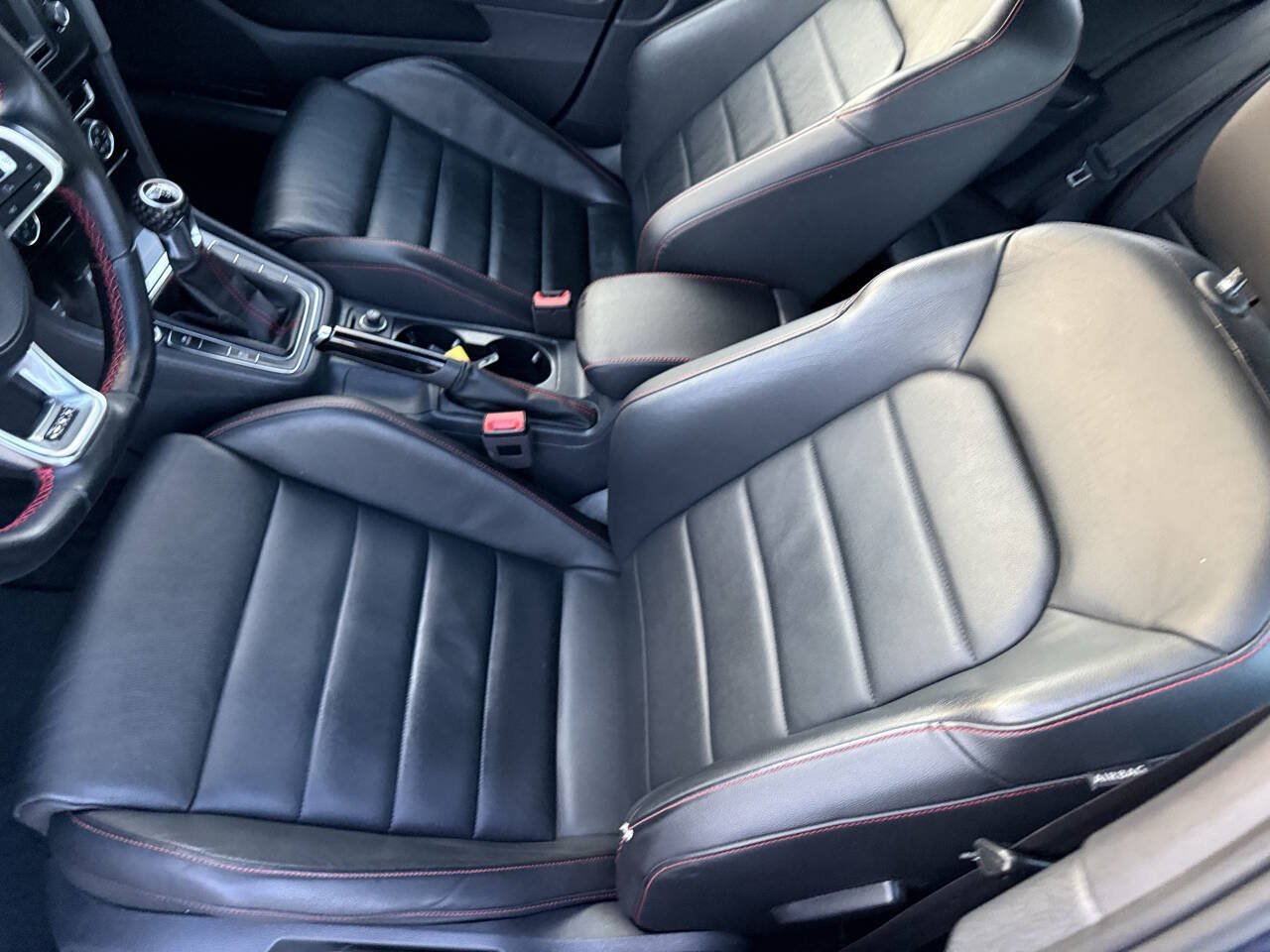 Used 2017 Volkswagen GTI SE FWD image 29